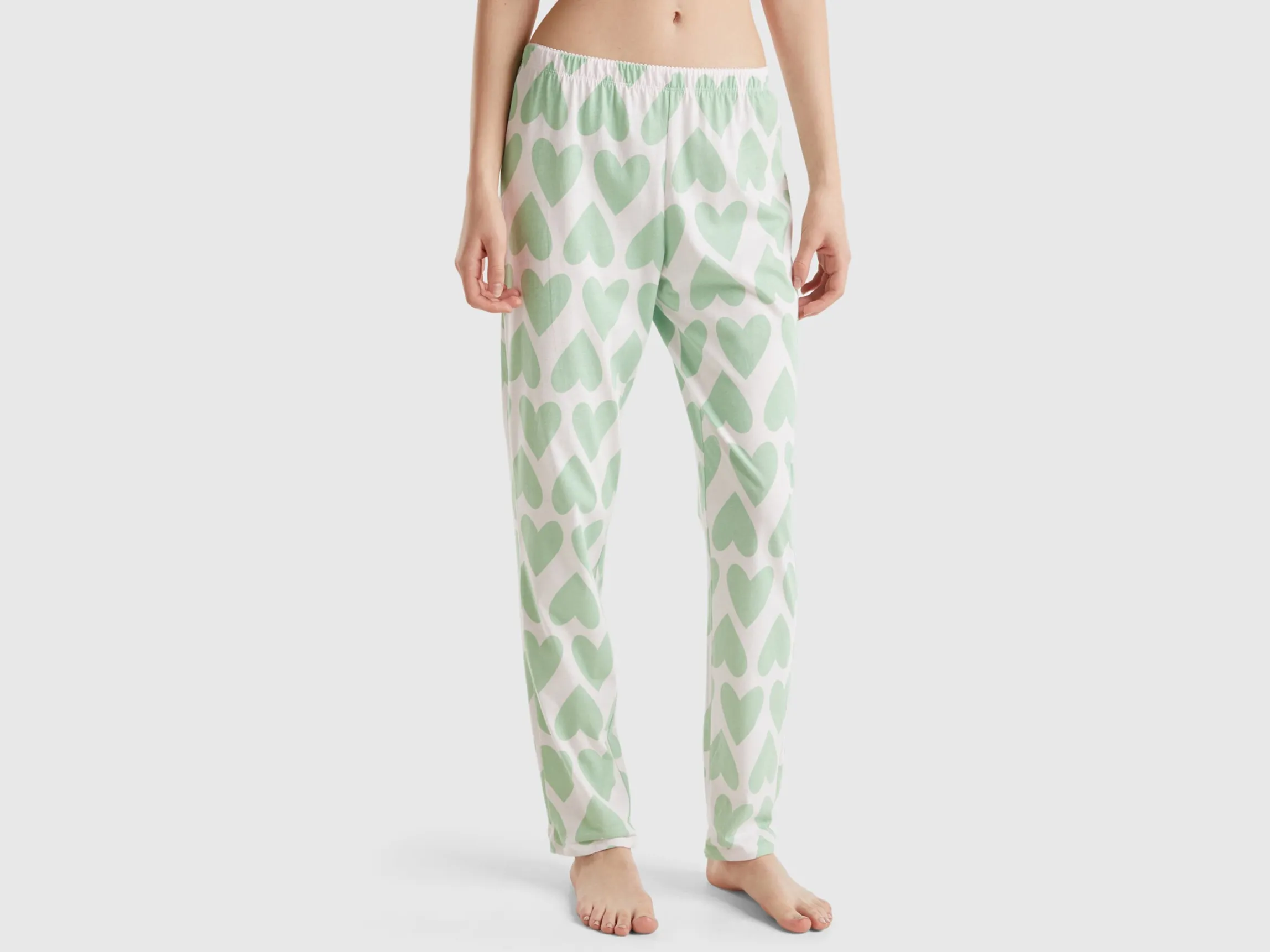 Trousers with heart print