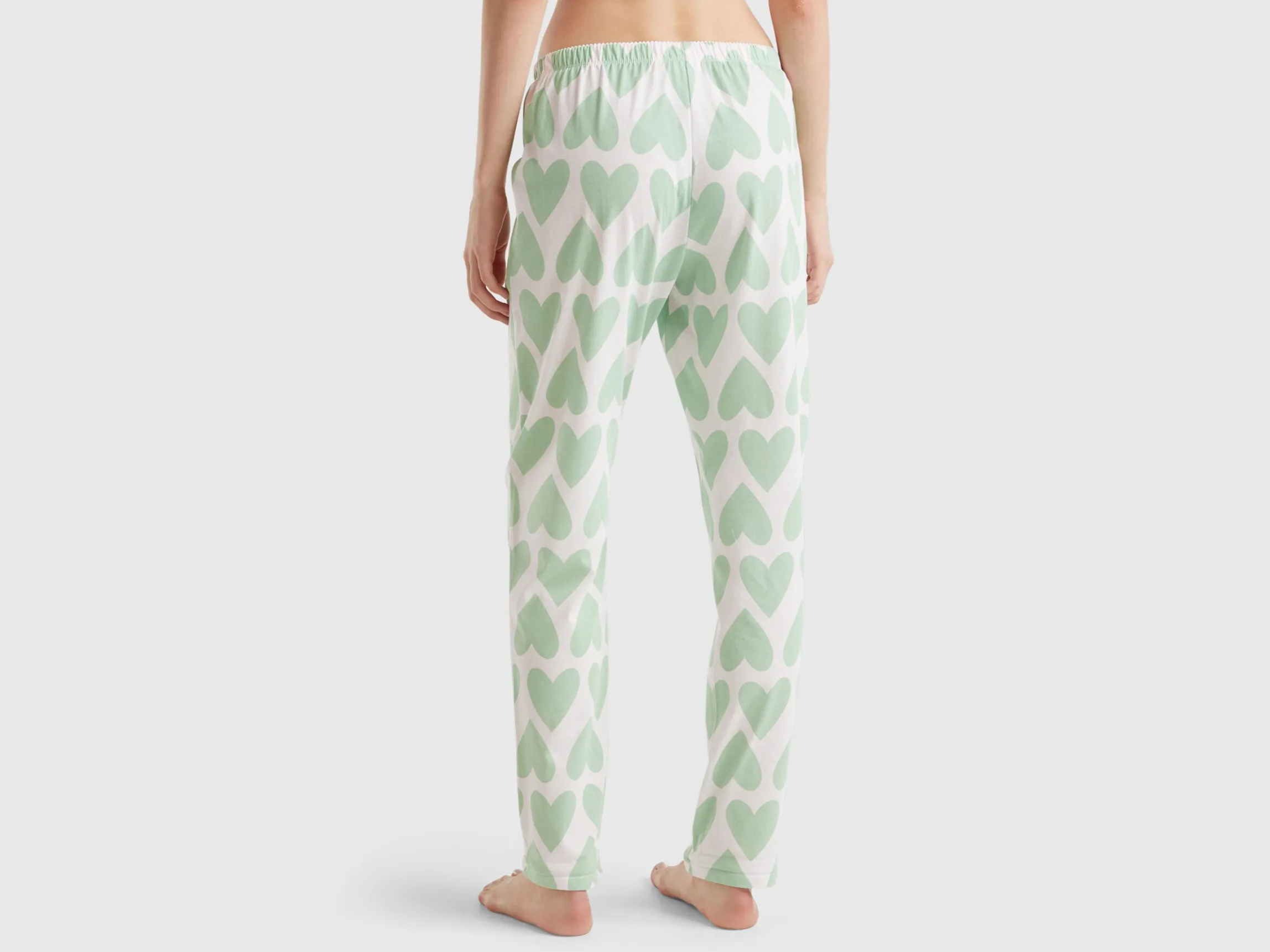 Trousers with heart print