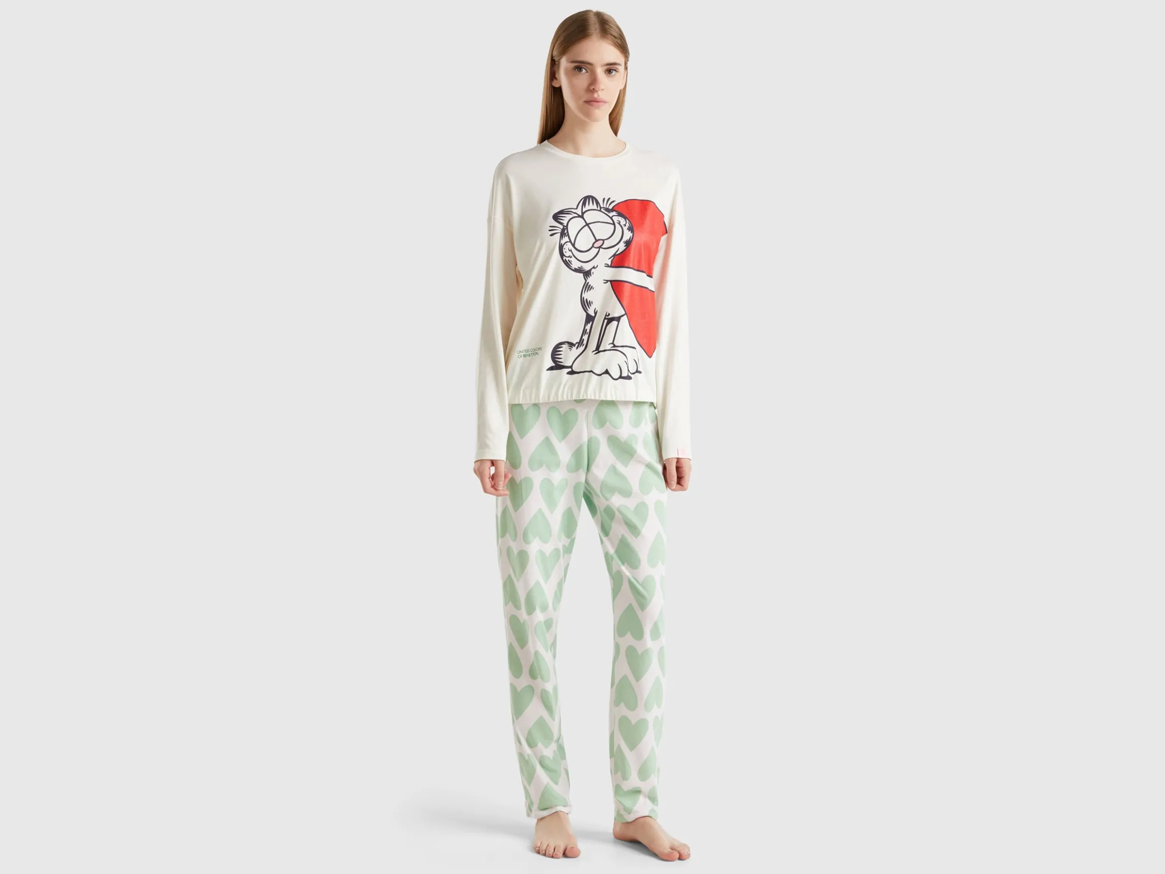 Trousers with heart print
