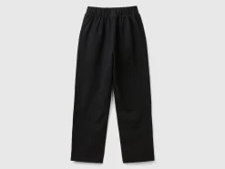 Trousers with jewel-like applique