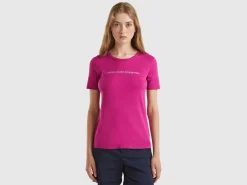 T-shirt in 100% cotton with glitter print logo