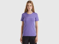 T-shirt in 100% cotton with glitter print logo