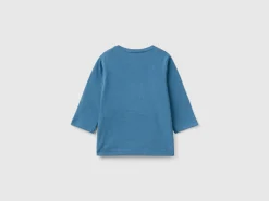 T-shirt with animal patch