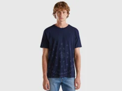 T-shirt with bandana print