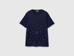 T-shirt with bandana print