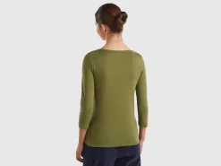 T-shirt with boat neck in 100% cotton