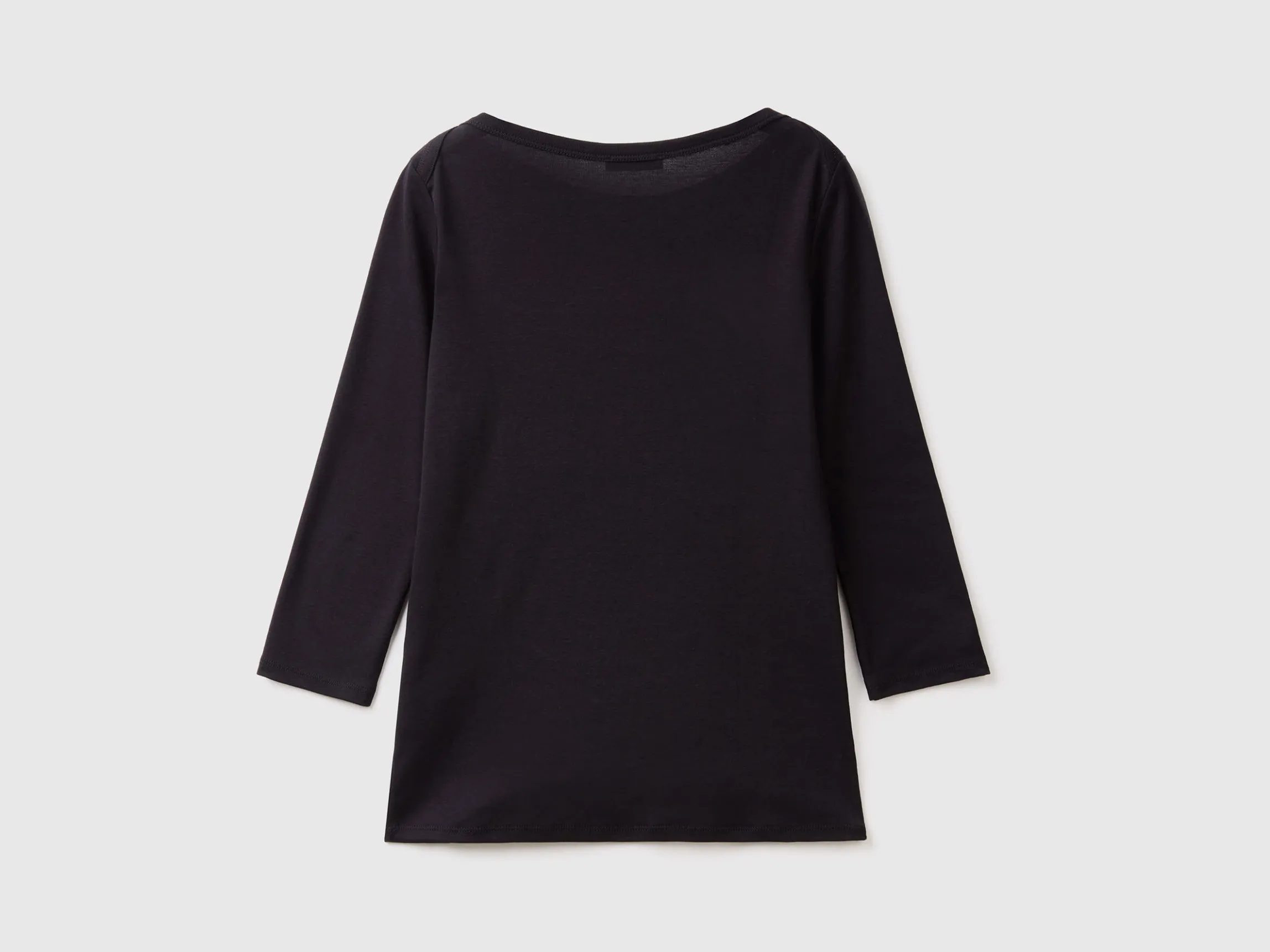 T-shirt with boat neck in 100% cotton