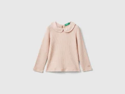T-shirt with collar