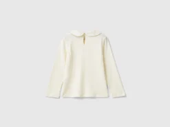 T-shirt with collar