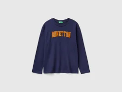 T-shirt with embroidered logo