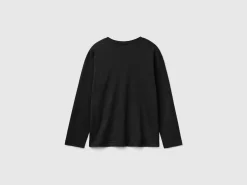 T-shirt with embroidered logo