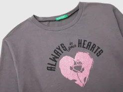 T-shirt with glittery print