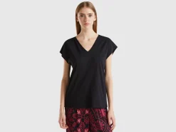 T-shirt with kimono sleeves