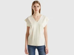 T-shirt with kimono sleeves