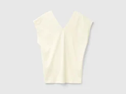 T-shirt with kimono sleeves