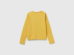 T-shirt with stud applique
