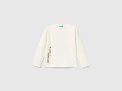 T-shirt with thick print