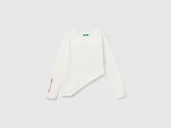 T-shirt with uneven bottom