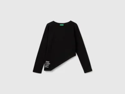 T-shirt with uneven bottom