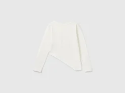 T-shirt with uneven bottom