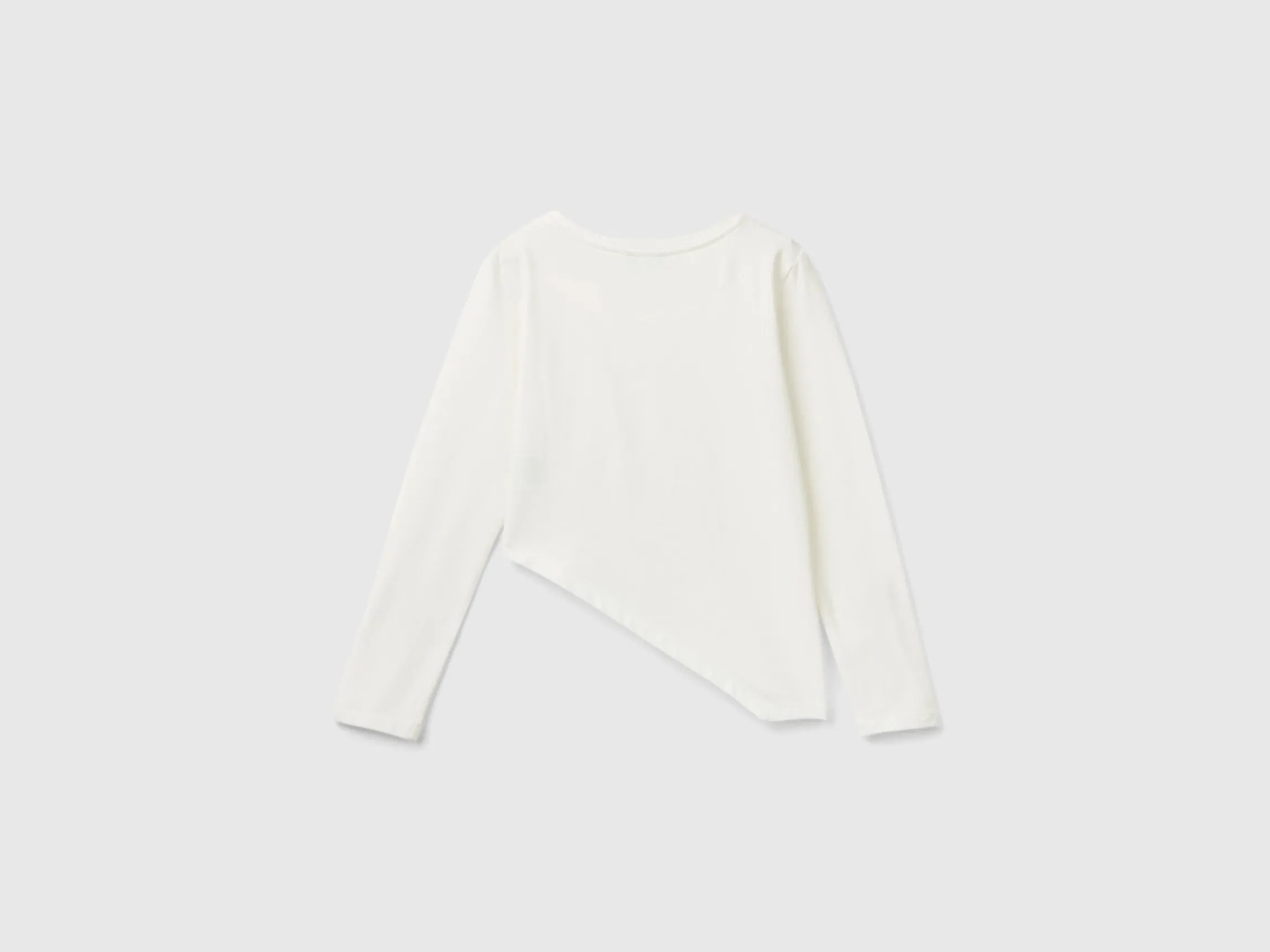 T-shirt with uneven bottom