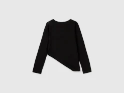 T-shirt with uneven bottom