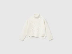 Turtleneck sweater with diamonds