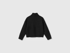 Turtleneck sweater with diamonds