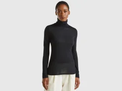 Turtleneck t-shirt in viscose and cashmere blend
