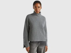 Turtleneck with wide collar