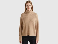 Turtleneck with wide collar