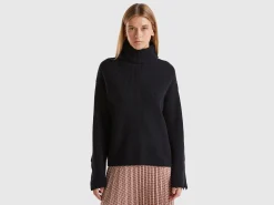 Turtleneck with wide collar