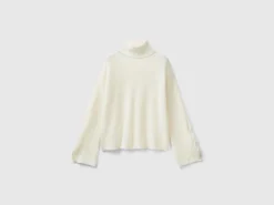 Turtleneck with wide collar