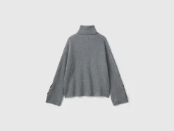 Turtleneck with wide collar