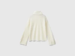 Turtleneck with wide collar