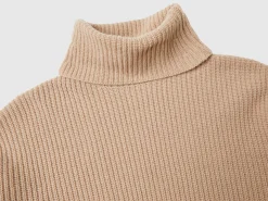Turtleneck with wide collar