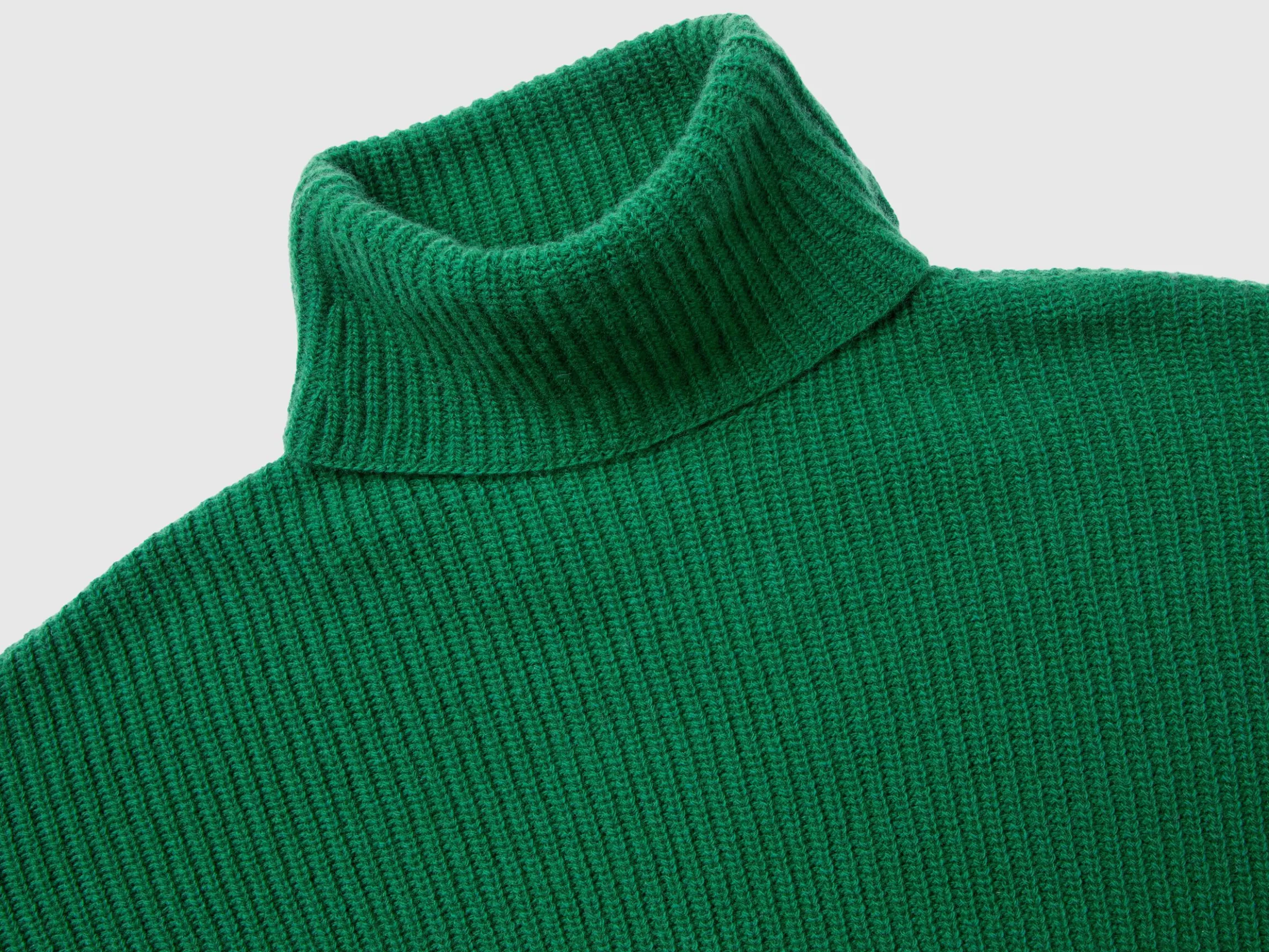 Turtleneck with wide collar