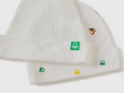Two caps in organic cotton
