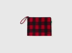 Two-tone check clutch