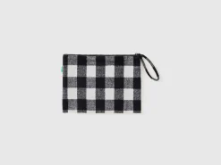 Two-tone check clutch