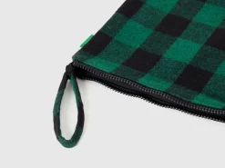 Two-tone check clutch