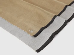 Two-tone scarf with fringe