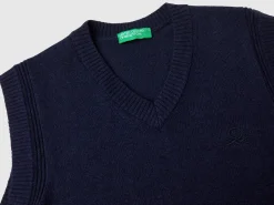 Vest in cashmere and wool blend