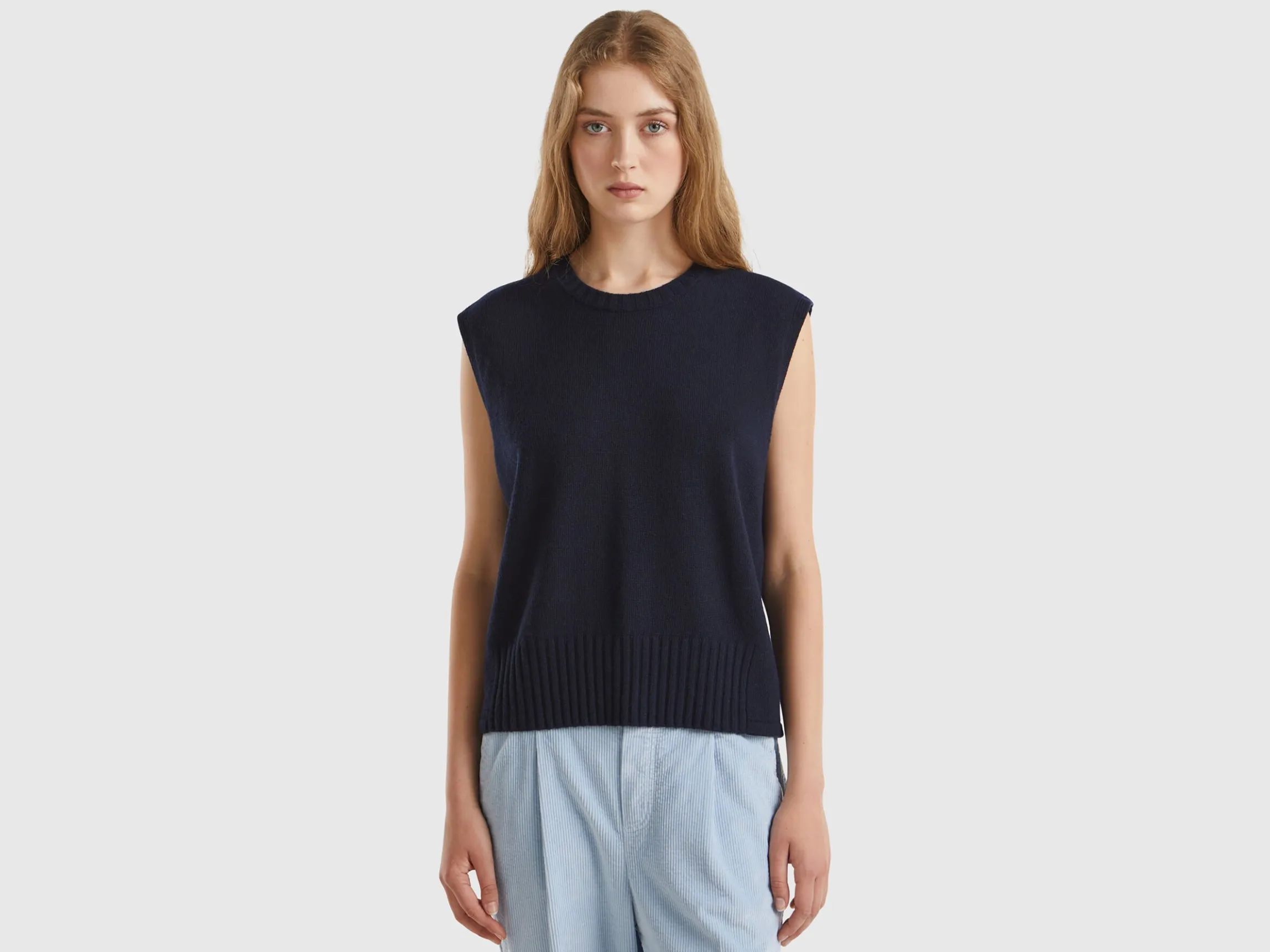 Vest in wool and viscose blend