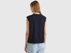 Vest in wool and viscose blend