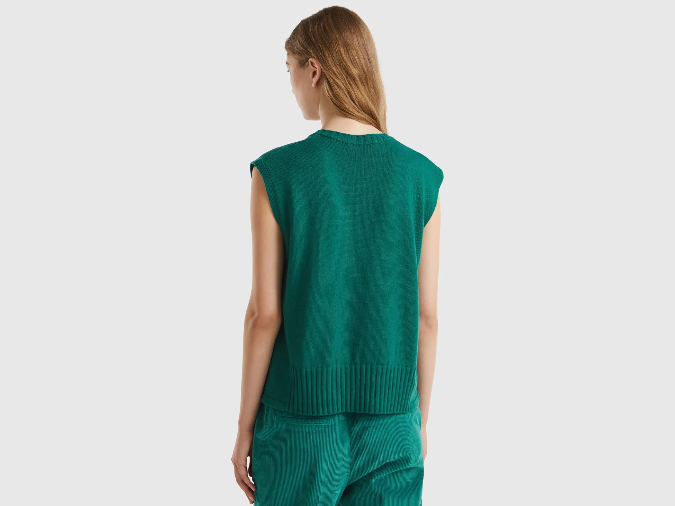 Vest in wool and viscose blend