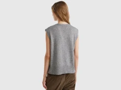 Vest in wool and viscose blend