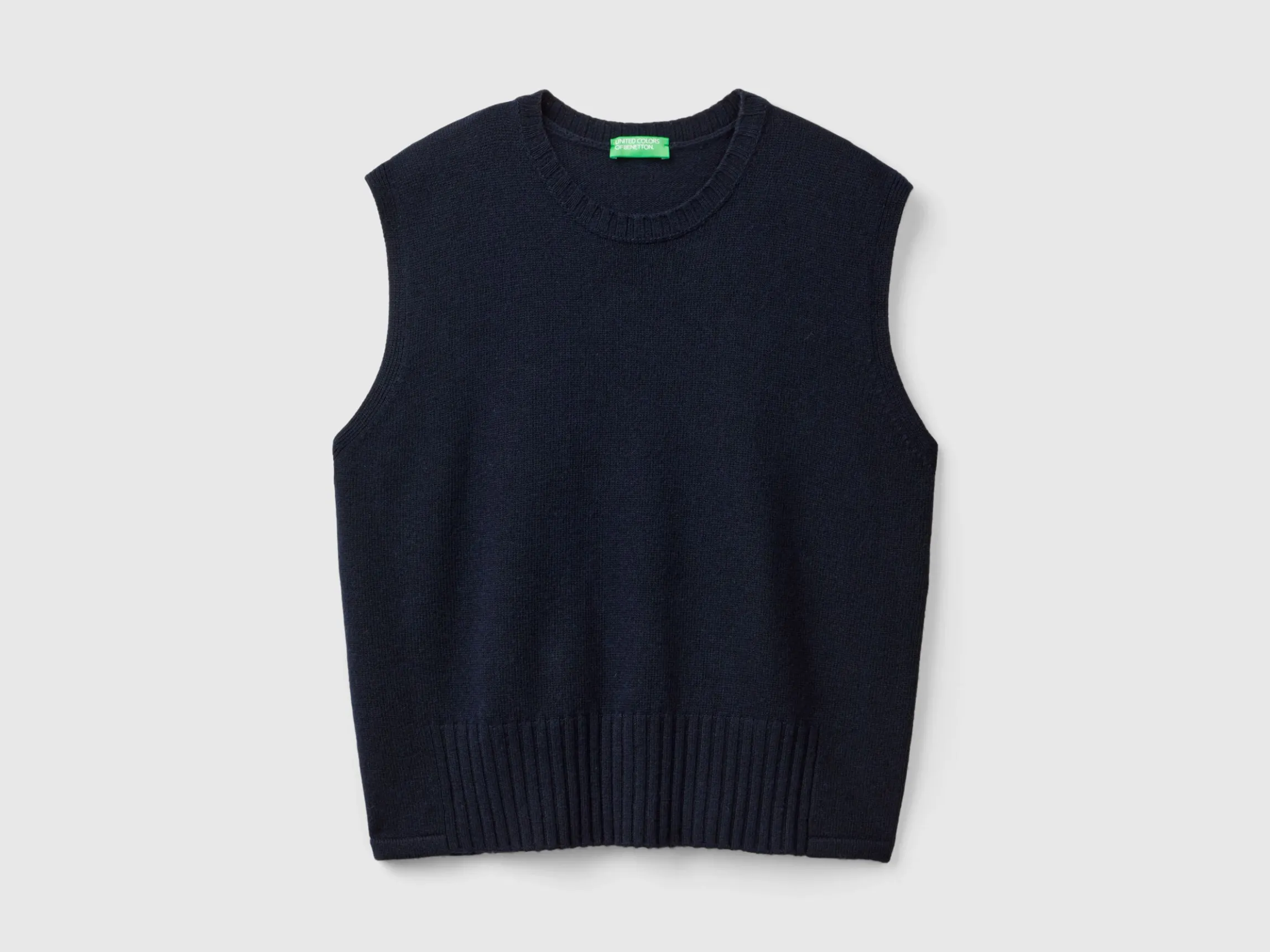 Vest in wool and viscose blend