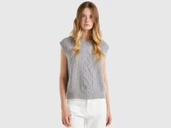 Vest with cable knit
