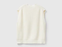 Vest with cable knit